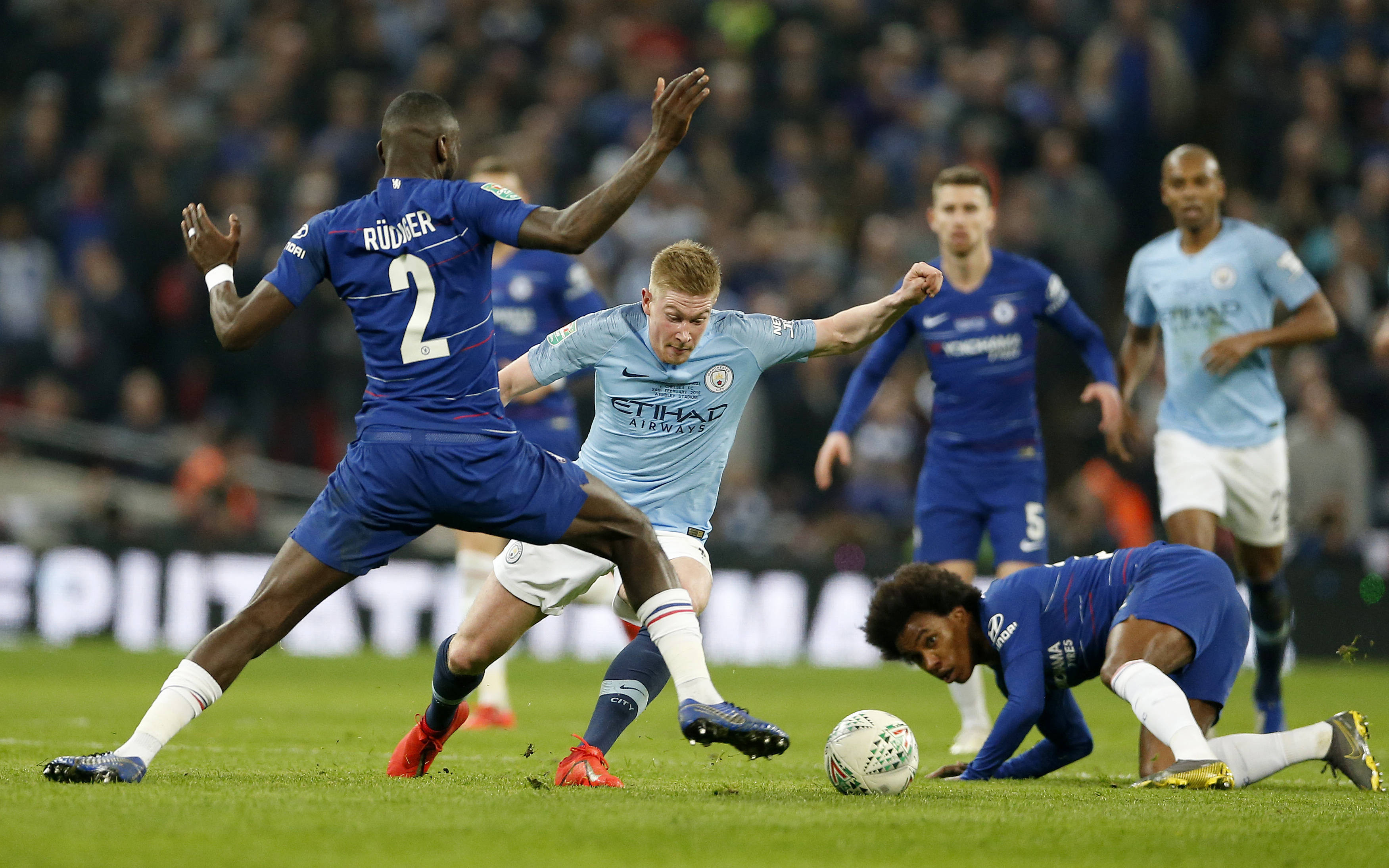 赛后西汉姆备战欧超杯，篮板制胜细节流出，底气十足，赛季目标并未改变(历届欧超杯冠军一览)